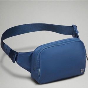 Lululemon 2L Belt bag Pitch Blue NWT